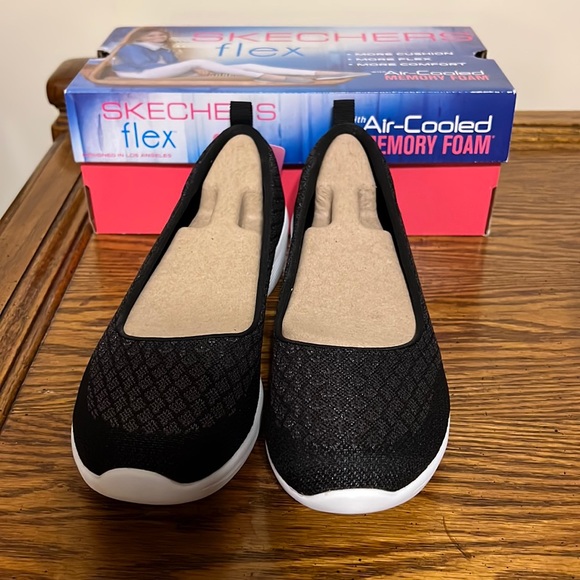 Skechers Arya Get Real Ballet Flat - Picture 1 of 10